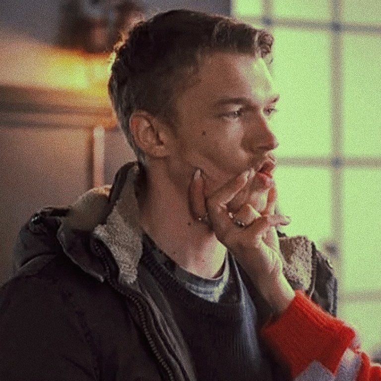 grabbing on his face like that, ohhhh need