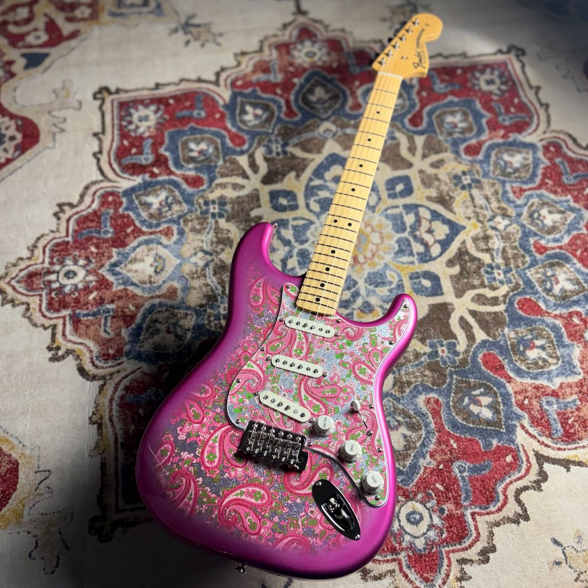 こちらのFender Made in Japan Limited Stratocaster /Pink Paisley 2025Limited Modelが、オンラインストアに掲載されました✅

詳細・ご購入はこちらから➡store.shimamura.co.jp/ec/pro/disp/1/…..