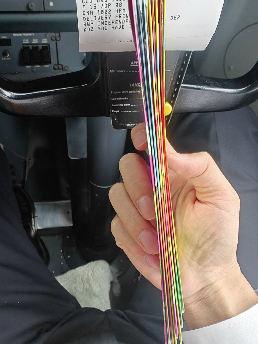 Tom Hiddleston tweet media