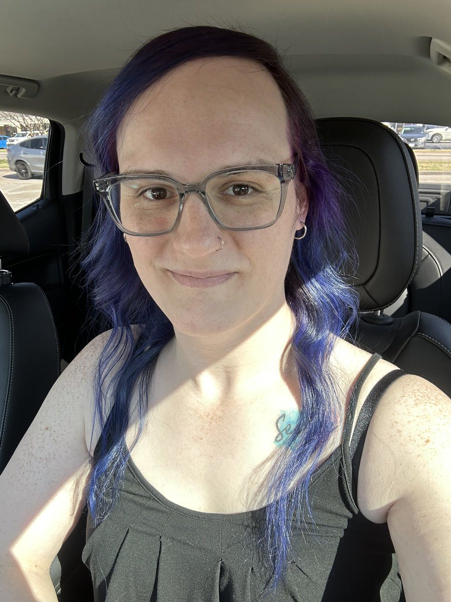 becomingchelC's tweet photo. we went blurple today

Happy 4 years HRT anniversary to me! https://t.co/fLq2AIP2Yh