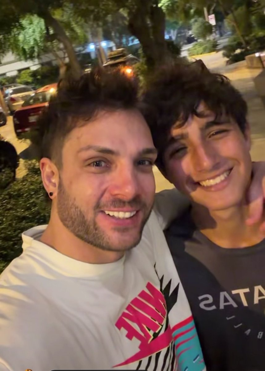 La sonrisa más bonita de Nicola siempre será para Adri 🥰. Por fin juntos!! 
#NicolaPorcella