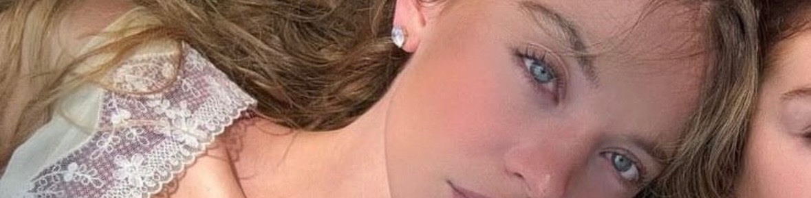 KlassicKohli's tweet photo. Tap to see Sydney Sweeney or have a bad day
