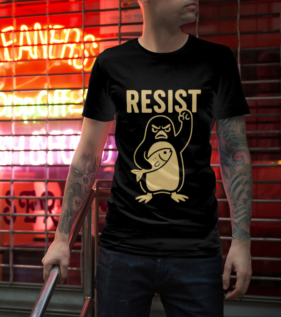 Linbobobrand's tweet image. This unlocked something: I can’t help but smile at this furious little penguin! 🐧 It reminds me of my childhood love for cartoons. Anyone else feel like this sometimes? linbobo.com/product/t-shir…

#PenguinLove #TshirtDesign #CuteButAngry