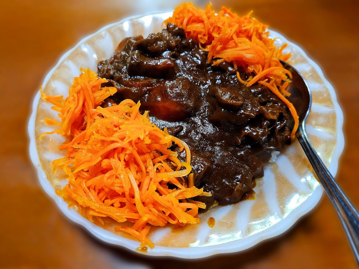 実家にて今、
ランチとして目の前に出されたコレ

あたい ｢なんなの？｣
母上 ｢欧風カリーよ｣
あたい ｢じゃなくて、添えもの｣
母上 ｢ニンジンよ｣

あたい、りさボルトじゃないんだから💦
📣ギャーーーーーーーーーっ‼️‼️‼️