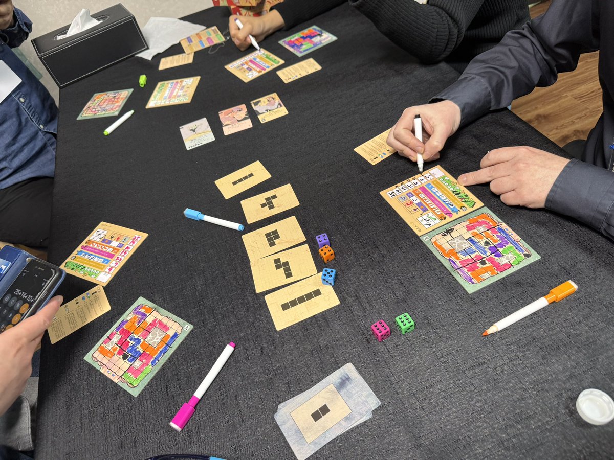 boardgame_guild's tweet photo. 2/28(土)は月1回12時間ボドゲ会💡
◾︎スケジュール/参加費
前半の部：10:00〜16:00 / 1,000円
後半の部：16:00〜22:00 / 1,000円
※両部参加大歓迎🙌
◾︎会場
東京都港区西新橋

ボドゲ200個以上！
持込み大歓迎🙌
お申込は以下よりお願いします🙇‍♀️
https://t.co/w3KBGyIccO

https://t.co/4zZaCa2JBY https://t.co/DP6wFJOlgl