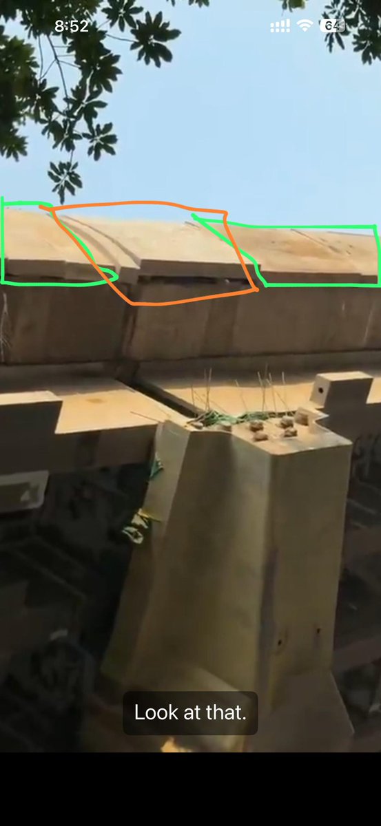 dronemanYT's tweet photo. @MMRDAOfficial @beastboymayurr @mybmc @MulundPS @Dev_Fadnavis @Devendra_Office @mihirkotecha It’s simple, if it’s under construction, then where all other parapets are fixed correctly then why this one isn’t ? When it comes to safety rules, if even there is a 1% chance of an accident is there we should avoid that. https://t.co/XeVh0SFhXh