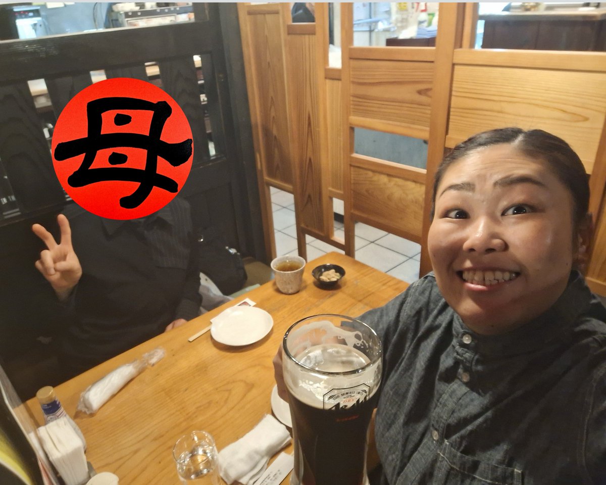 dyaiko's tweet photo. 日曜に香川の観音寺でお仕事があり、そのまま居残りして琴平へ一人旅の予定でしたが、去年の４月で仕事を辞めた母にも声を掛けたら来るとのことで、人生初の母親との二人旅をしてきました。
骨付鶏食べて、私はビール(大)飲んで、夜も朝も温泉入って、モーニングビュッフェ。 https://t.co/M4EgWM5SK8