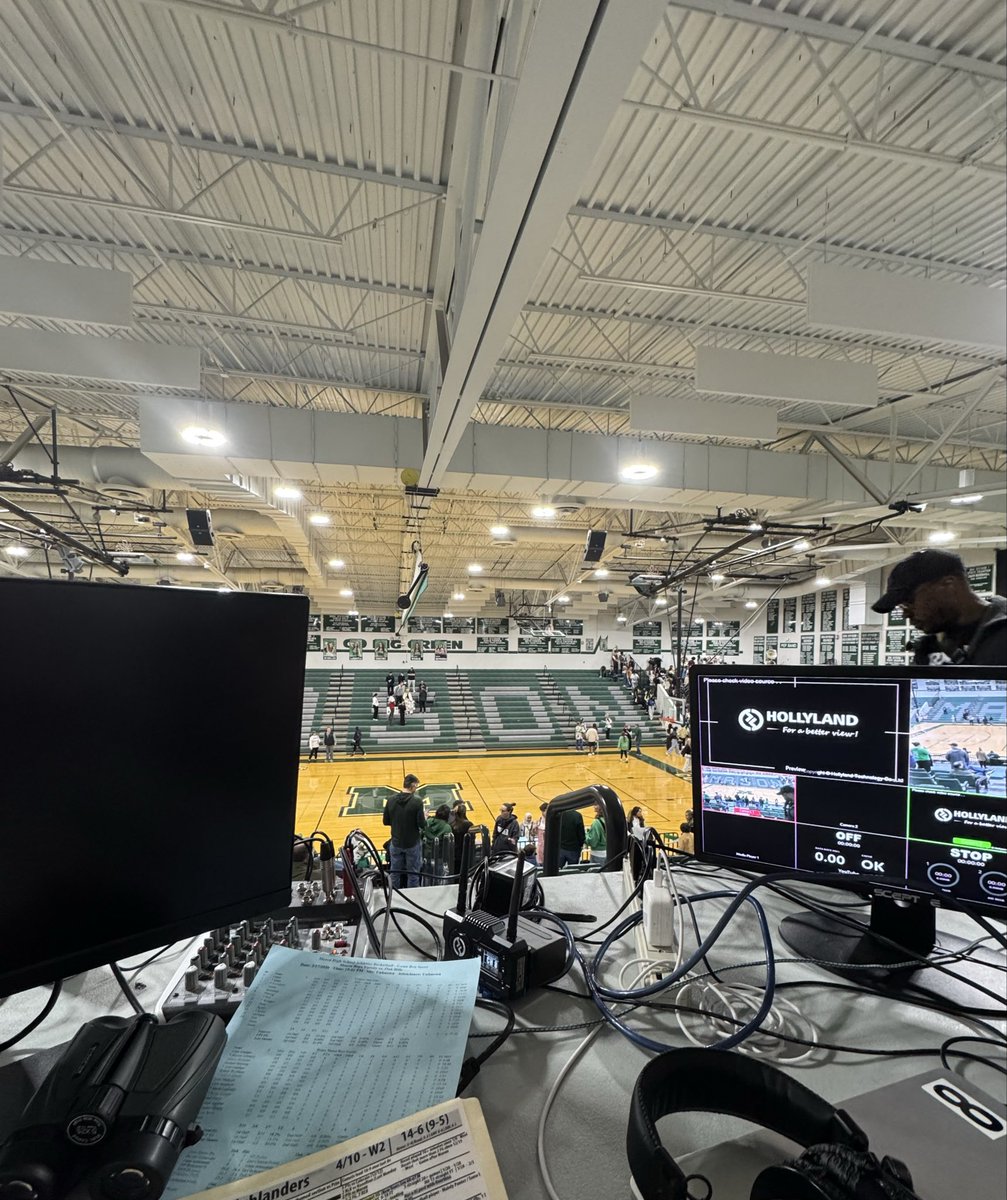 PennettiDaniel's tweet photo. Tonight I called my final home basketball game with @MHSsportsradio 

Lot of great memories in this place. Only more to come https://t.co/QMof6vf7AW