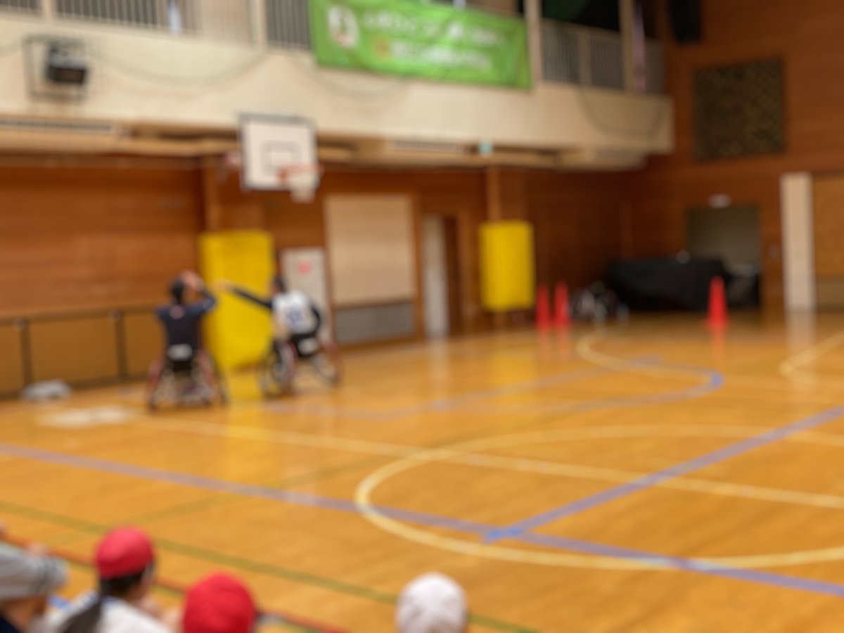 mitaeschool's tweet photo. ６年生が車椅子バスケットボールを体験しました。千葉ホークス所属の２名の選手にご来校いただき、車椅子の説明やデモンストレーションの後、車椅子の操作体験とミニゲームを行いました。子供たちは、慣れない車椅子操作に苦戦しつつも、積極的にプレーし、車椅子バスケットボールを楽しんでいました。 https://t.co/g5rFzj5Frq