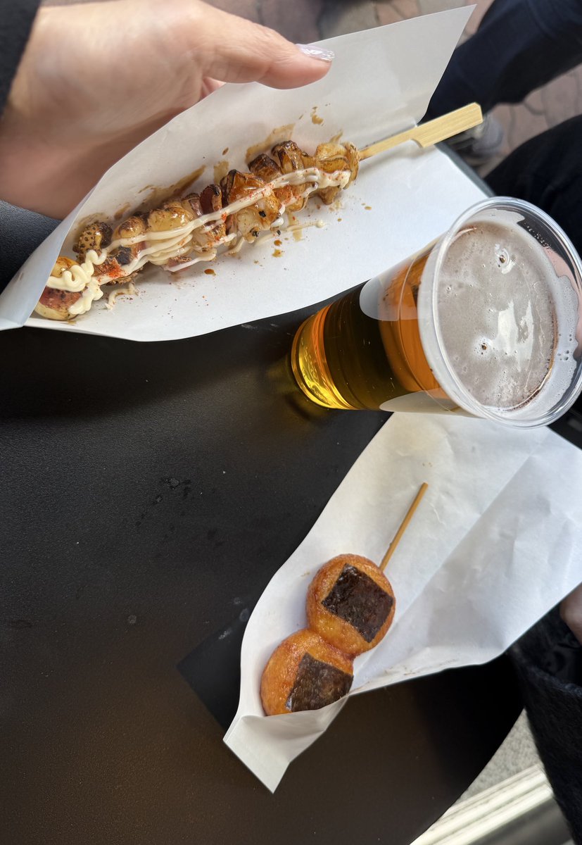 お昼から飲み食べ歩きは最高なんよ🍺