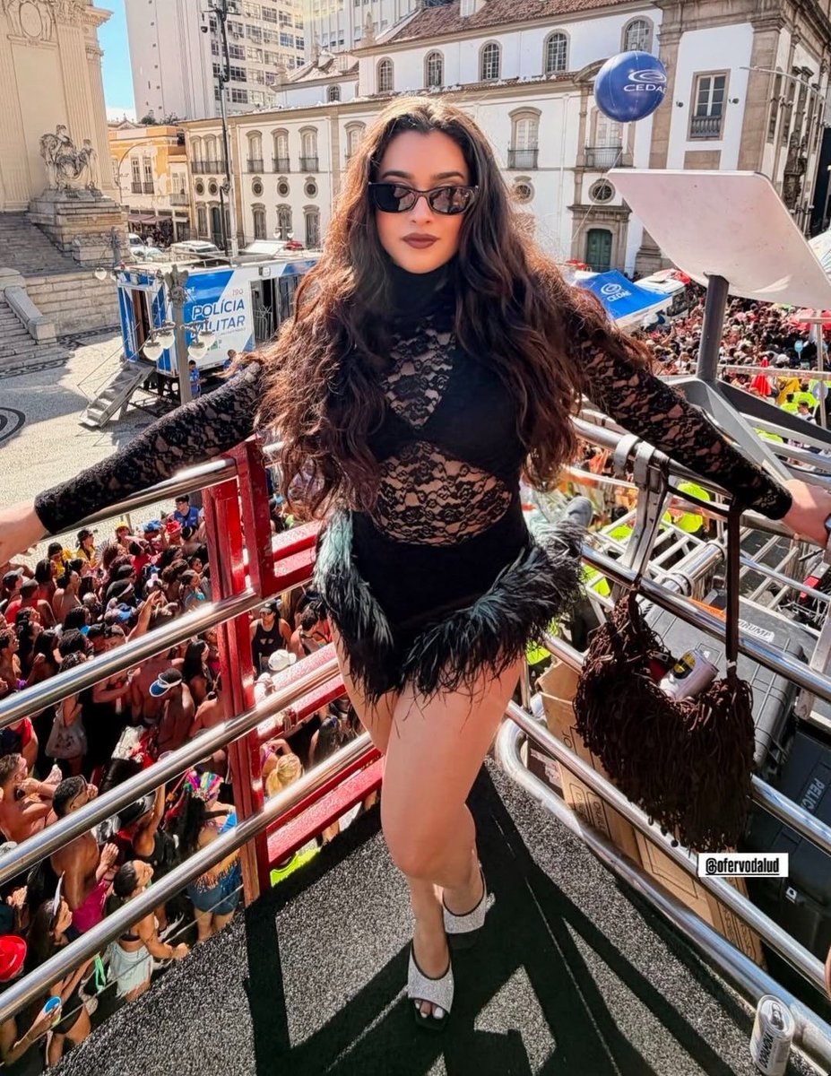 Lauren jauregui faraônica babilônica mesopotâmica divônica bafônica bafonérica apoteótica nabucodonossoriana diaspórica estratosférica astronômica sambástica revolucionária magnânima avassaladora