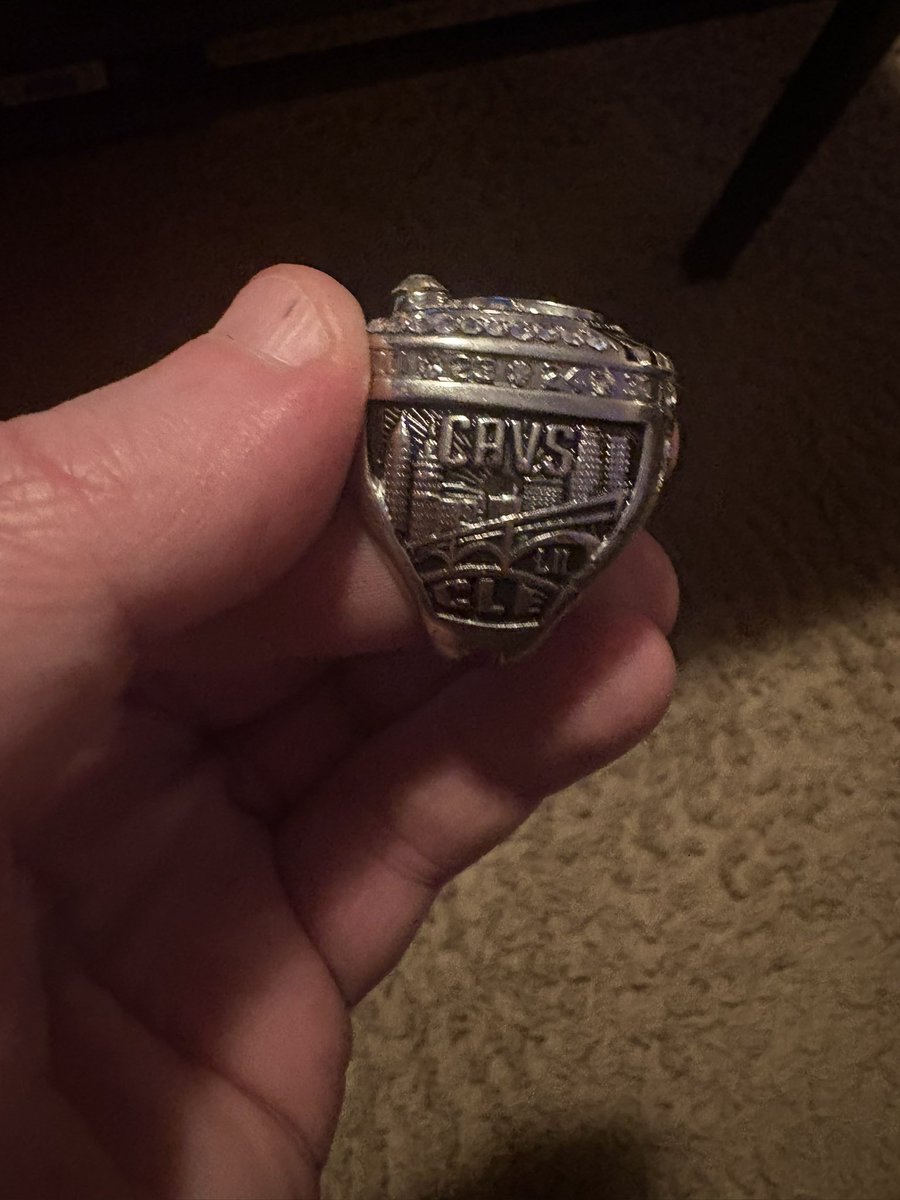 DealerTip's tweet photo. Cleveland Cavaliers championship replica ring 2016. $60 #cavs #cleveland #clevelandcavs #clevelandcavaliers #lebronjames #cavaliers #nba https://t.co/pfS33PvHfi