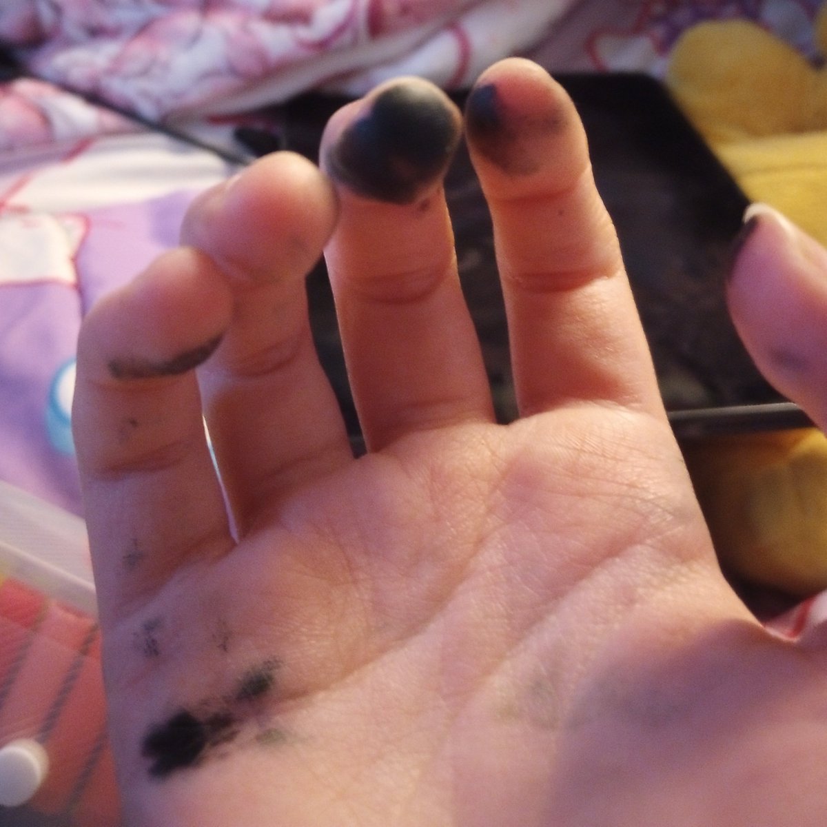 i found a non ai font AND NOW MY FUCKING HANDS ARE BLACK AND IT WONT COME OFF.