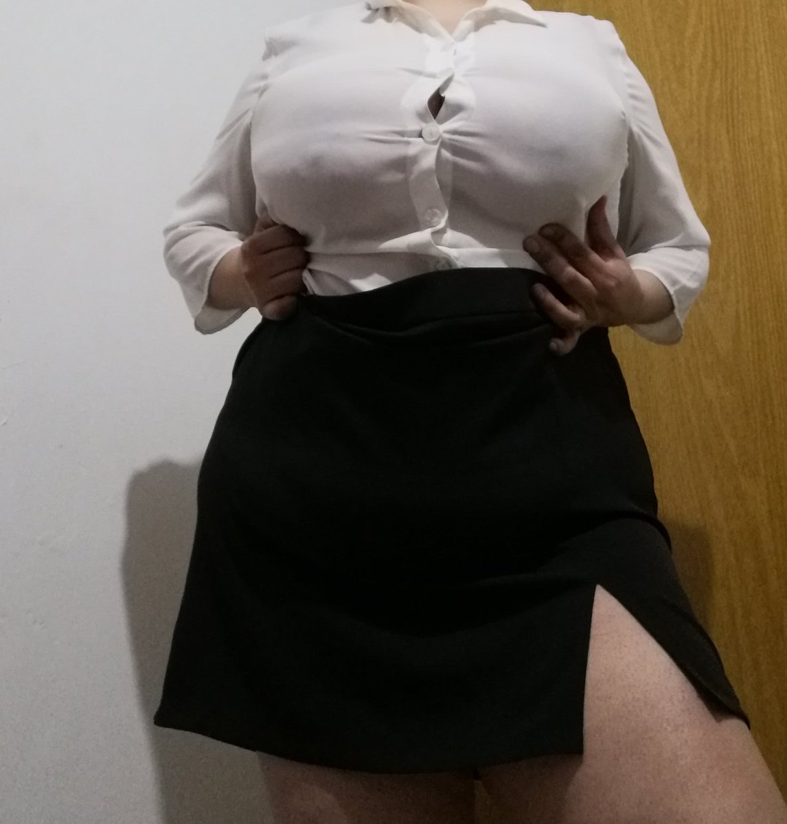 AlejaCachonda's tweet photo. Hoy fui asi a la oficina y fue muy ricooo 🥴 🥴 https://t.co/Xjxa2Td2yk