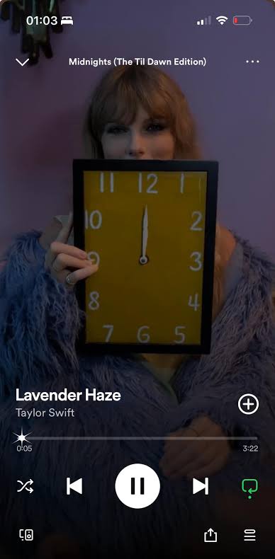 DeynerFelix's tweet photo. Proof that the best color is a state of mind. This song means the world to me. 🏳️‍⚧️💜 #LavenderHaze #TaylorSwift #EnbySwiftie https://t.co/EAf2DFQJKn
