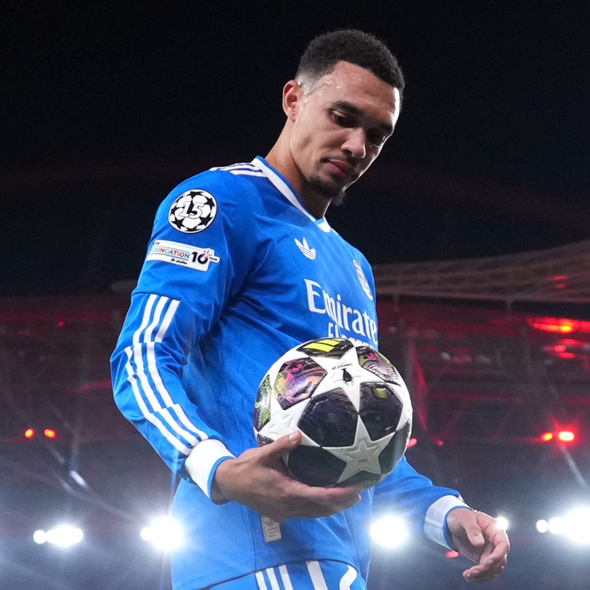 【正規品】レアル・マドリー　ヴィニシウス　22-23シーズン　オーセンティック ⚪️ 嫌悪感 🇪🇸 レアル・マドリーDFアレクサンダー＝アーノルド