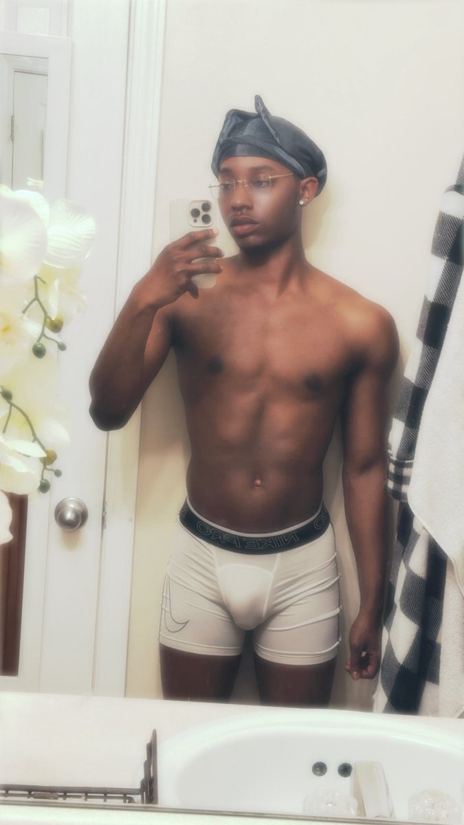 𝐿𝒶𝓃 🪽 tweet media