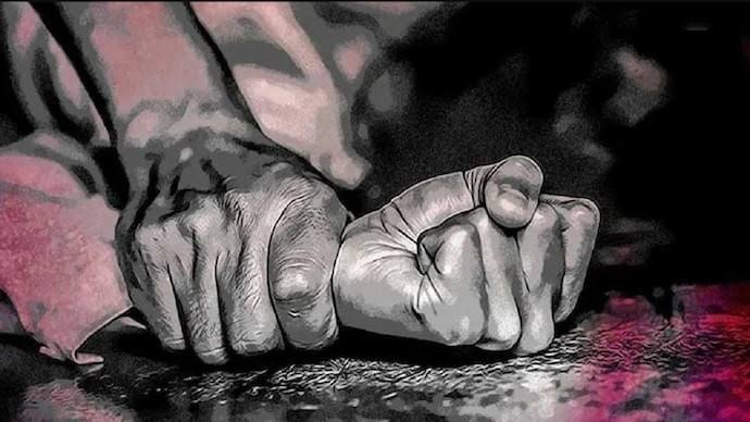 Indian_Analyzer's tweet photo. 🚨 BIG! NCC ASPIRANT ACCUSES TTE OF ASSAULT ATTEMPT ON TRAIN

A 24 year old alleged a TTE tried to rape her inside a First AC cabin on the Ahmedabad Gorakhpur Express while travelling to Mau for her NCC C certificate exam.

Police say the accused offered her a berth after she boarded without a ticket and later attempted assault.

• Case details:
- Incident inside First AC coach
- Victim travelling alone for exam
- Accused identified as Rahul Kumar and absconding

Government Railway Police announced ₹10,000 reward for information leading to arrest.