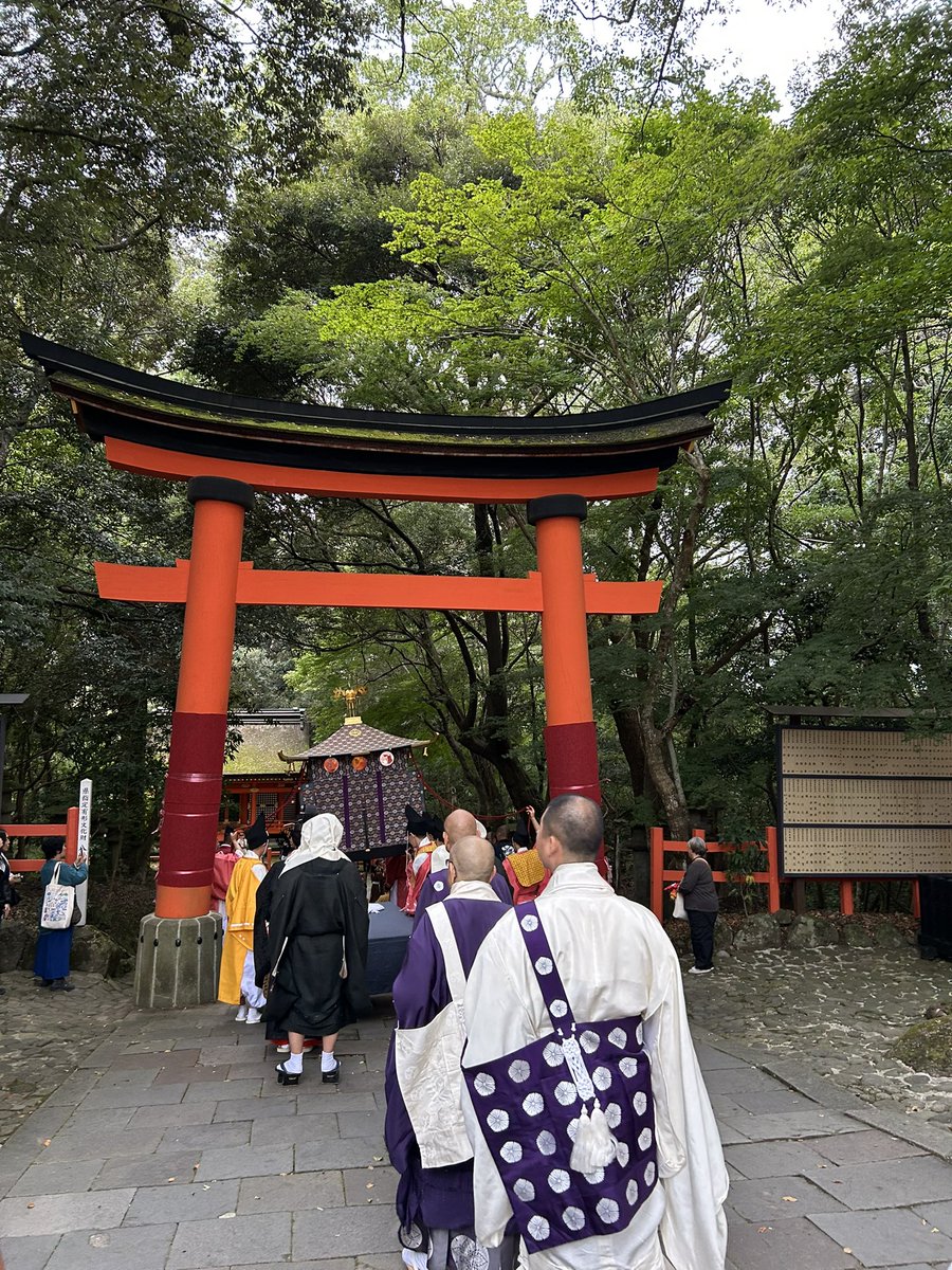 #鳥居をカッコよく撮ろう選手権

宇佐八幡⛩️と東大寺僧侶方

僧侶と鳥居の組み合わせだけでもテンションかなり上がりますが、それに東大寺さまや僧兵まで加わると私のテンション更に爆上がり🤣