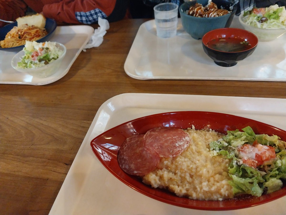 今日も長男のため別の大学キャンパスを見学し学食でランチ　イチゴのリゾットなんて日本でもベトナムでも馴染みのないの頼んじゃいました（笑）