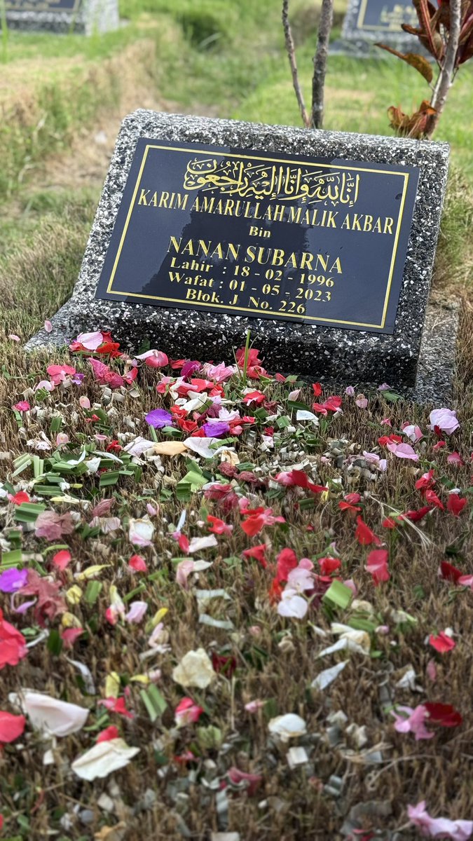 Selamat ulang tahun yg udah ga diulang brother, geus kolot maneh kuduna wkwk <a href="/karimmalikakbar/">ليس لك</a>