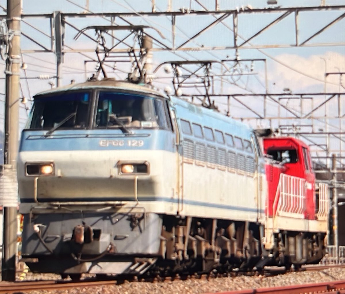 takkin_engine_d's tweet photo. 8865レ
EF66-129+ムドDD200-2
last 6
#8865レ
#EF66129
#DD2002
#貨物運用
#配給 https://t.co/EDqWr4ue0I
