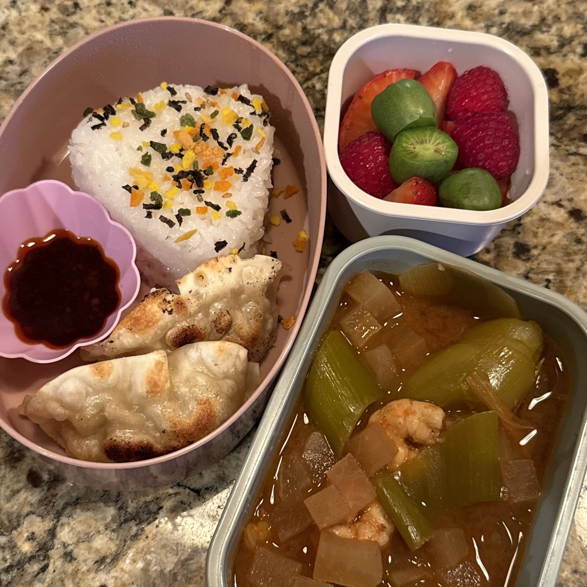 it is important to make bento for your partner even if they work from home 💌