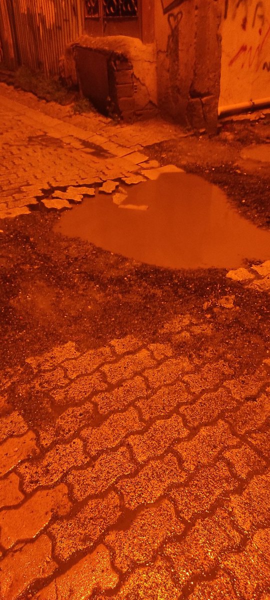 Sefa72054092's tweet photo. @Kucukcekmecemiz 
,Kanarya mahallesi kaşıkcın sokak,takı bu  çukur için  15 gün önce  bana dedidiniz ilgili makamlara bildiriyoruz . Maalesef aynı şekilde duruyor. https://t.co/N0Ujg4bqMJ