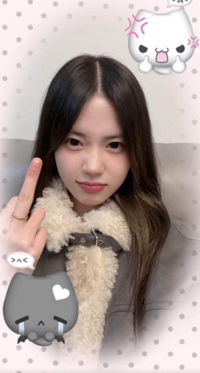 Xuanxuanyaaa's tweet photo. 新年快乐 #中指 #s #S #上贡 #精妈 #反差 https://t.co/E6AXlVq631