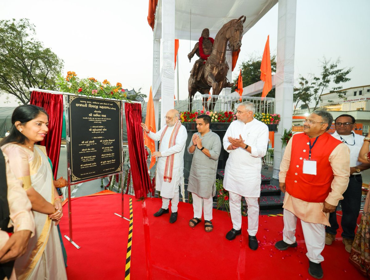 iJagdishBJP's tweet photo. જય ભવાની, જય શિવાજી 🚩

ગાંધીનગર ખાતે મહારાષ્ટ્ર સમાજ દ્વારા નિર્મિત છત્રપતિ શિવાજી મહારાજની ભવ્ય પ્રતિમાનું માનનીય કેન્દ્રીય ગૃહ અને સહકાર મંત્રી શ્રી @AmitShah સાહેબના વરદહસ્તે અનાવરણ કરવામાં આવ્યું.

હિન્દવી સ્વરાજ્યના સ્થાપક અને અદમ્ય સાહસના પ્રતીક એવા શિવાજી મહારાજની આ પ્રતિમા આવનારી અનેક પેઢીઓને રાષ્ટ્રભક્તિ અને સ્વાભિમાનના પાઠ ભણાવતી રહેશે. આ ગૌરવશાળી ક્ષણના સાક્ષી બનવું એ અમૂલ્ય લ્હાવો છે.