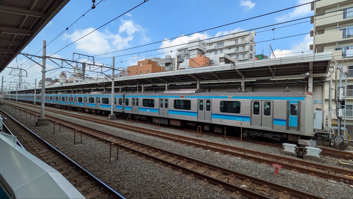 東京メトロ・東西線で活躍中のJRから乗り入れるE231系800番台。次の