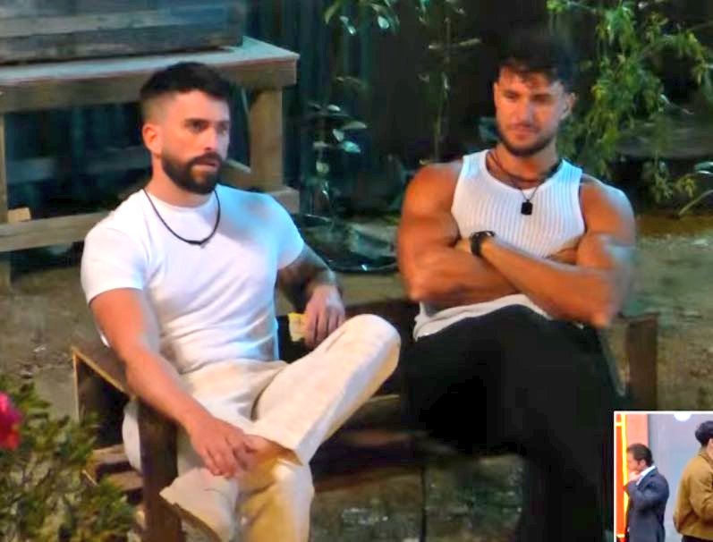 Que se quiten la camisa 😃 Jefa póngalos a cortar leña y hacer ejercicios
Nos den taco de ojo 😙 <a href="/LaJefaTLMD/">La Jefa</a> 
#LCDLF6 
<a href="/Jimenagallegotv/">Jimena Gállego</a>