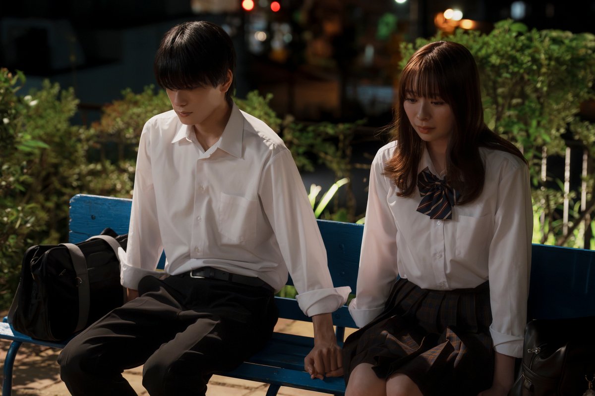strobe_edge_wow's tweet photo. 🌈#ストロボ・エッジ  Season２☕️

大好評の〈最終話〉は #TVer で絶賛配信中❣️

恭一（#伊野尾慧）と 守谷（#小籔千豊）💙🚓
貴重な２ショットをお届け📸✨

Season１〈第５話〉で
蓮（#高橋恭平）と 麻由香（#田鍋梨々花）に
声をかけた交番警察官の守谷始👮‍♂️
実は... 恭一と ”ある関係” が...🤭⁉️

まだ〈最終話〉を観ていない方は...❗️
学校🏫 お仕事💼 が終わったら TVer で観て👀
Season１から振り返りたい方は...‼️
全話一挙配信中の #WOWOWオンデマンド で
イッキ見しちゃいましょう💕

📍WOWOWオンデマンド
　〈 Seson１＆２ シリーズ全話 〉一挙配信中✅
🔗https://t.co/cXmSJK41tx 

📍TVer
　 Season２〈第１・２話〉〈最終話〉配信中✅
🔗https://t.co/Fj3DmCgDxA 

#HeySɑyJUMP 
#咲坂伊緒  #WOWOW