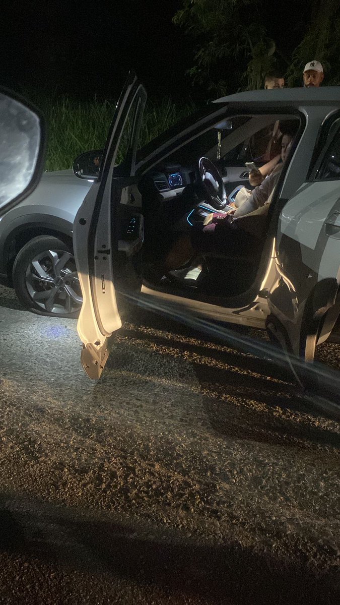 ZManga78859's tweet image. ALÔ!
AUTORIDADES VAMOS INVESTIGAR ISSO DIREITINHO , QUE ELES ESTÃO ACUSANDO OS MELÍCIANOS DA #BAIXADA DE TEREM EXECUTADO UM CASAL NO KM32, MAIS NA VERDADE A PAGINA DO PM MELICIANO #FIEL QUE FAZ PARTE DA MELÍCIA DO #PL ELES MESMO ESTÃO SE ENTREGANDO.
@tinojunior @PCERJ @PMERJ