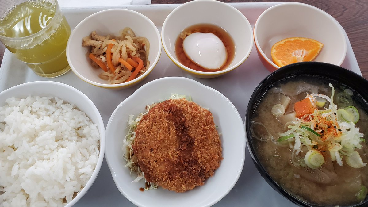 ueon11's tweet photo. 昼飯（700円）
#区役所めし https://t.co/Mz6yL54bKu