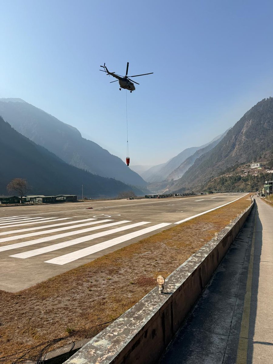 DeccanChronicle's tweet photo. The IAF is battling raging wildfires in Northeast India. A major blaze in Walong is now extinguished after dropping 139,800 litres of water, whilst high-risk helicopter operations continue in Dzukou Valley.
#IAF #DzukouValley #Walong #IndianAirForce
Video source: @IAF_MCC/X https://t.co/f6GsLNkzbg