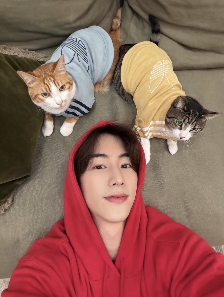 ggxciii's tweet photo. ป๊าคือซอฟต์หวานสายตาละมุนละไม แต่สองตัวหลังหน้าวีนกล้องมากกก55555555 จิกกล้องแตกแล้ว 

#MarkTuan @marktuan https://t.co/RAxFmtMhen