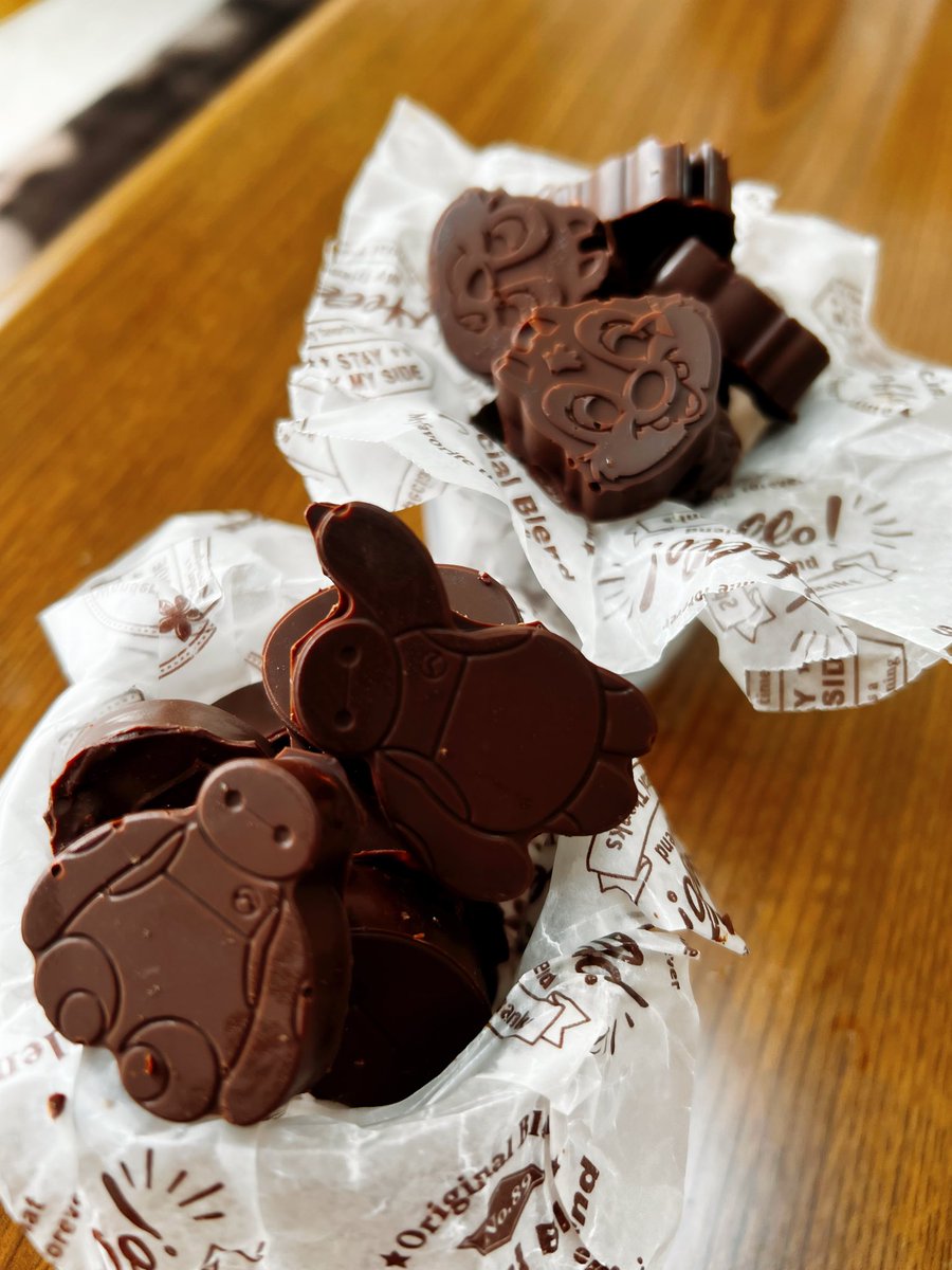 SL_touma's tweet photo. 相方さんに教えてもらったチョコ
リベンジ！！
マシュマロの固さ
ジャムの入れる場所
オレンジピールを入れてみた。
今日はブラックチョコレートで
作ってみた。 https://t.co/I5deFUxmJ3