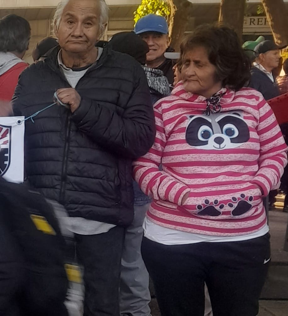 Vanceti's tweet photo. AYUDA PARA LOCALIZAR A NUESTROS COMPAÑEROS*
La ANUEE llamado solidario y para ayudar localizar a nuestros compañeros que asistieron a la marcha del día 11 y no regresaron a su domicilio.
Ezequiel Ponce
sordo y Adela González de la Rosa 📞
Saúl Cardonal
Teléfono: 55 8574 8166 https://t.co/RZnultFrXm