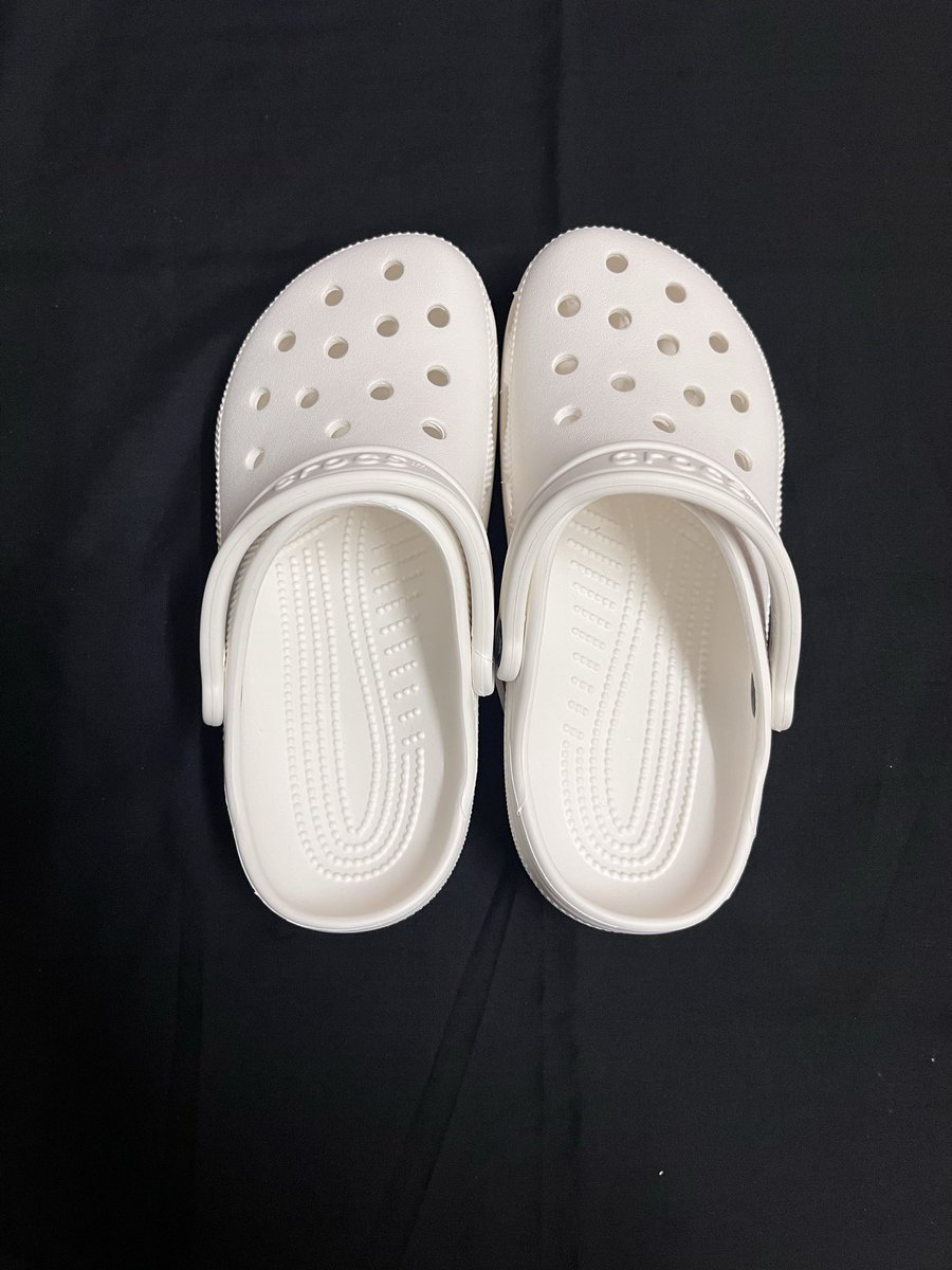 cyrareeided's tweet photo. ส่งต่อ crocs classic  white 24cm (M5/W7)
300 baht
สนใจสอบถามได้ครับ
#เสื้อผ้ามือสอง #เสื้อผ้ามือสองสภาพดี #ส่งต่อเสื้อมือสอง #ส่งต่อเสื้อผ้ามือ2 #รองเท้ามือสอง #รองเท้ามือ2 https://t.co/UJtnyabd62