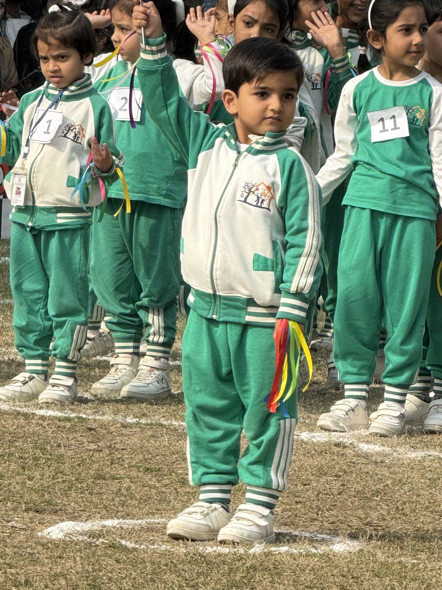 RanaSikandarH's tweet photo. Today My Son Lead The March Past At His School Nawaz Sharif Coe For Early Years Along With The Daughter Of Tea Boy, This Is our Chief Minister's Inclusive Punjab ❤️
Ameer Ghareeb Sab Eik School Main ❤️🙏🇵🇰🔥
Alhamdulilah https://t.co/euVf94fB1u