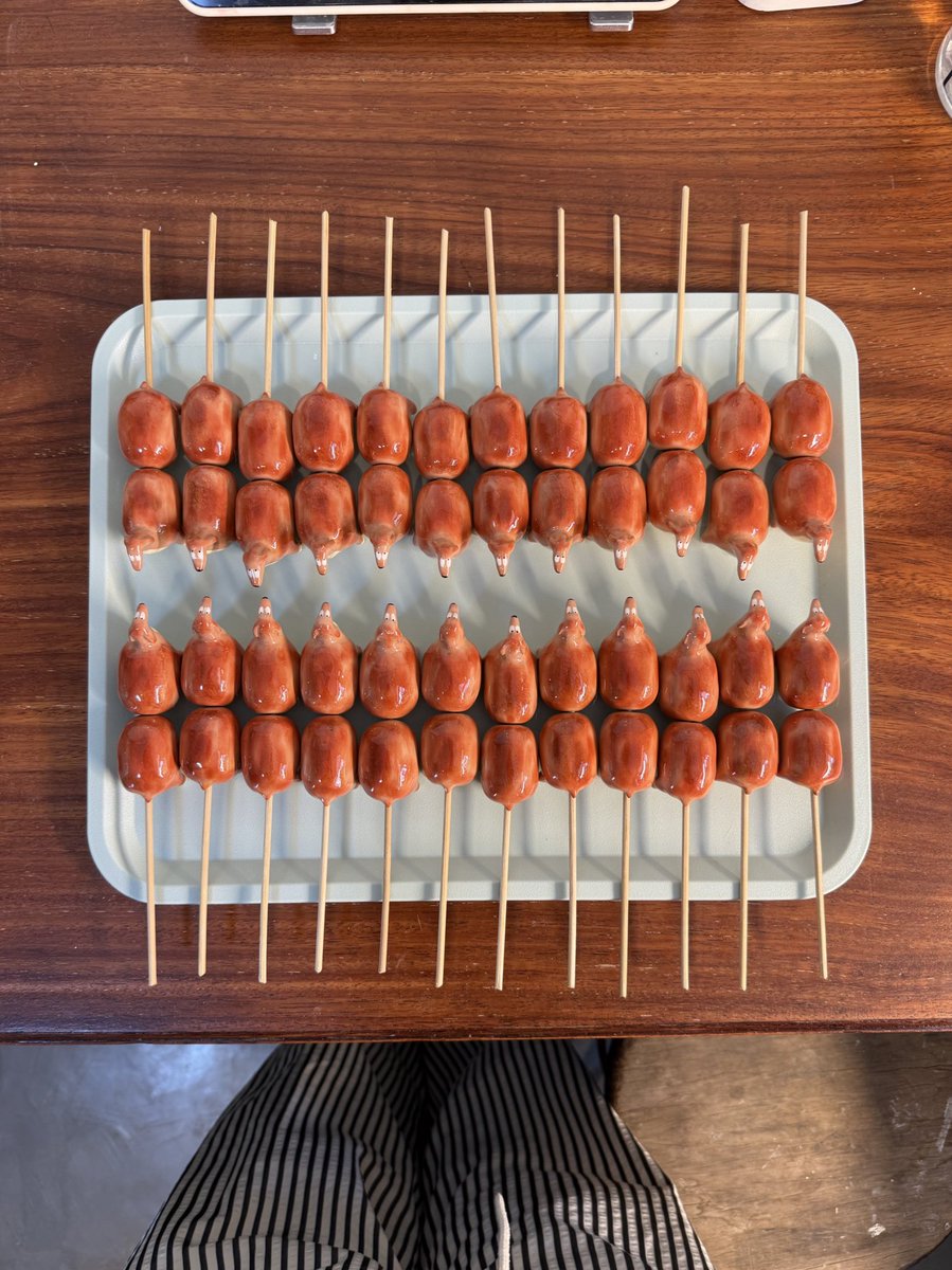 ban_ngur's tweet photo. น่ากินไหมจ้ะ
แต่กัดเข้าไปฟันหักนะ

หมาไส้กรอกอีสานพร้อมเสิร์ฟ 🐶🌶️

เปิดให้ Pre-order แล้ววันนี้ รอบส่งแรกสิ้นเดือน กพ เด้อจ้าเด้อ
ไม้ละ 555 บาท แถมพริกขิงดองครบ🌶️🫚✨
ไปกดกันได้เลย👇🏼

https://t.co/qLt7NXmt2y https://t.co/MLdkQFcZeH