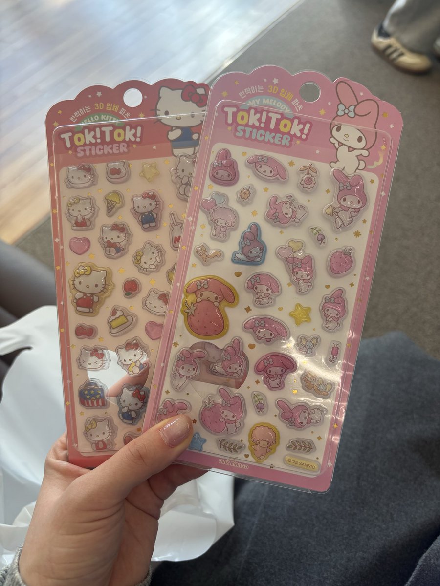 mlle_woomin's tweet photo. 塩パンおいしかった
シールも買えた（姪っ子の） https://t.co/p8ZnIZvpSG