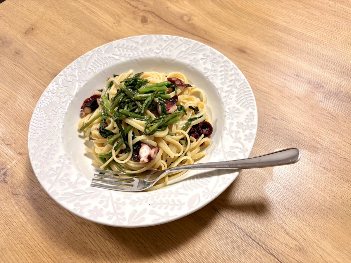 qOOcube's tweet photo. さらに最近のご飯〜！o(^-^)o
特に牛すじカレーがおいしくて、��度でも作りたいくらいです🥹
▫️プルコギ
▫️牛すじカレー、カリフラワーポタージュ
▫️たこと春菊のパスタ
#おうちごはん #料理記録 #料理好きな人と繋がりたい https://t.co/CJMocF9n0A