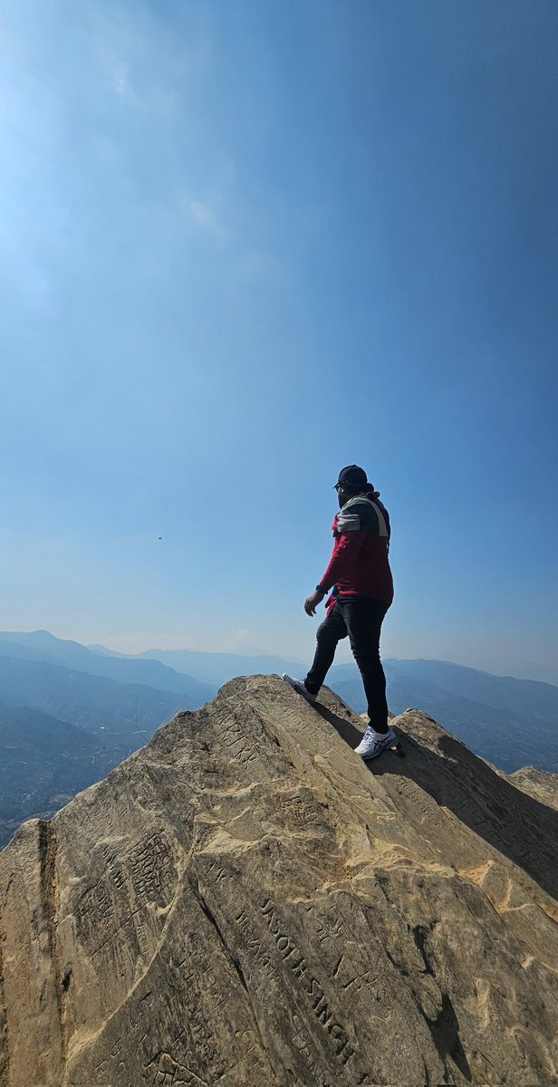 skphotography68's tweet image. Built different standing higher.
Joli Ka Choli, Mukteshwar where fear ends and views begin. 🏔️

#mukteshwar #mountainmode #fearless #himalayanvibes