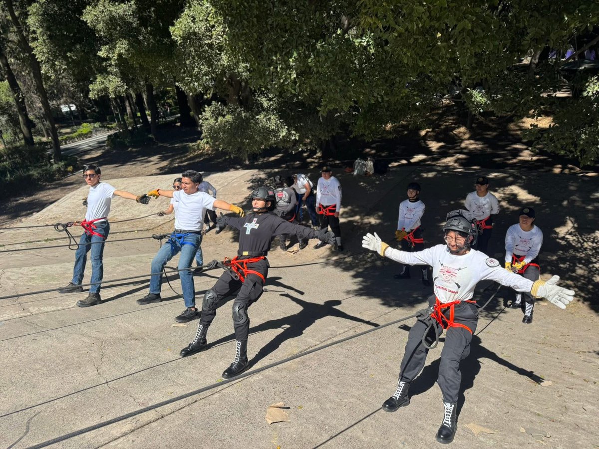 Actividades del Curso institucional de Rappel, para los elementos del escalafón básico de adiestramiento.

#CóndorCercaDeTi
#voluntarios
#pormexico
#ProtecciónCivil
#rescate
#mexico