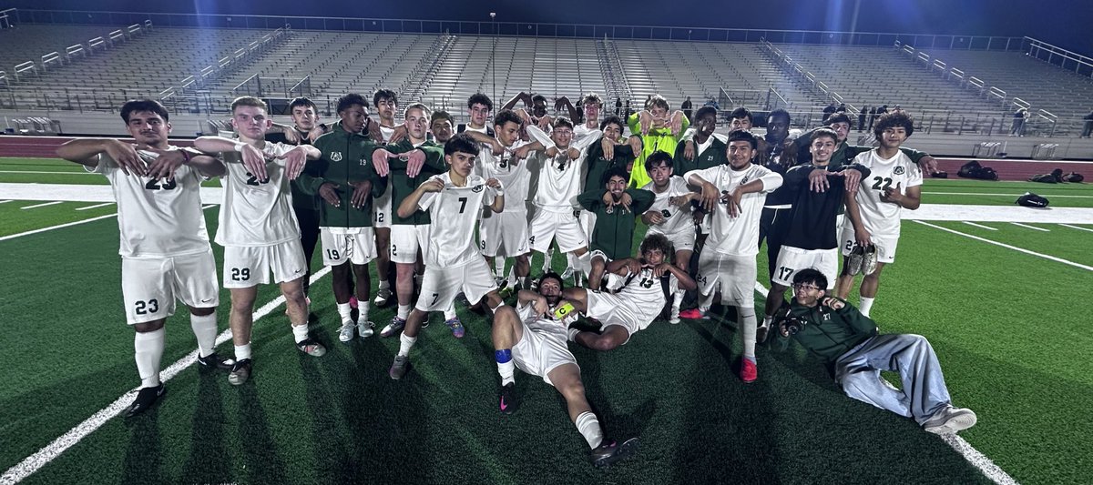 ahscoltsoccer's tweet photo. Colts WIN! 1-0 over Martin. Joseph Longoria gets the game winner in the final seconds. Great TEAM defense! #theONEthing #kickem @AISD_ATH @ArlingtonHigh @tascosoccer @dfwvarsity @SportsDayHS @state18787 https://t.co/NUS0nEJlor
