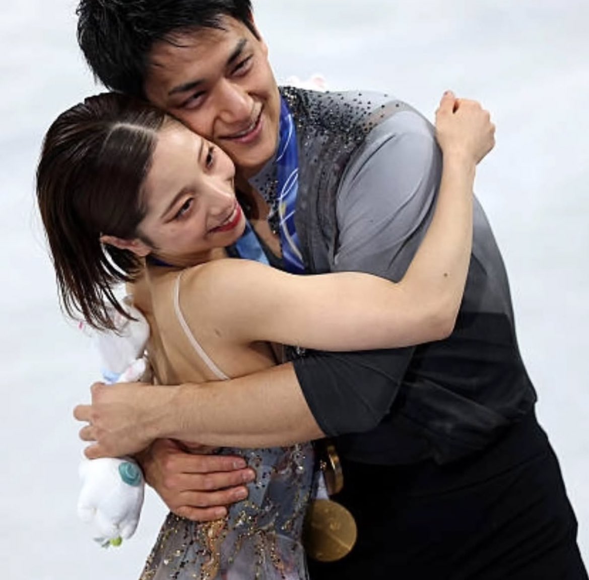 buzzter_www's tweet image. りくりゅうこれ絶対カップルでしょ。

『お揃いの写真撮ろ？』この台詞は女子が99%の確率で言う。璃来さんが言ったに間違いない。そしてこの0距離なのよ。嫌がってないんだよね。本能的に許してるのよ。匂いがいいのか、相性が抜群なのか...。

お互いスポーツマンだから欲求もバケモンだと思うよ。