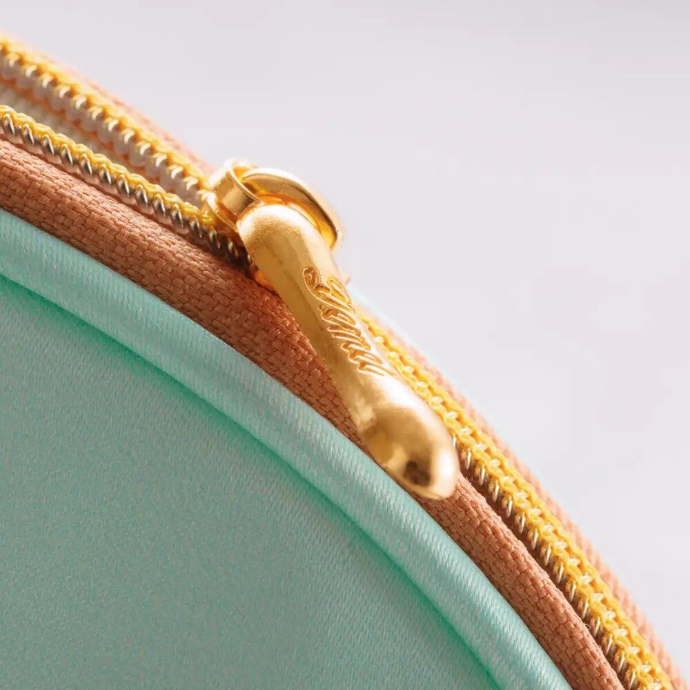 デメル”猫ポーチ付き”「猫の舌」ショコラ、ソリッドチョコ猫ラベル限定品 - fashion-press.net/news/143467