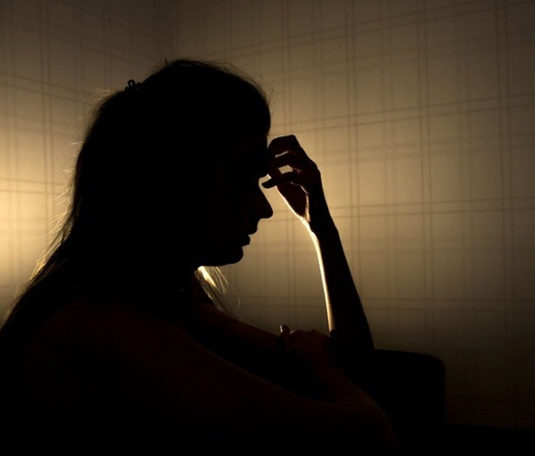 712Veer's tweet image. 🚨 #मऊ

चलती 🚆 ट्रेन में NCC कैडेट युवती के साथ दुष्कर्म का आरोप।
अहमदाबाद-गोरखपुर एक्सप्रेस में TTE राहुल कुमार पर रेप का आरोप लगाया गया है।

अगर यह सच है तो यह सिर्फ एक लड़की नहीं, बल्कि कानून और व्यवस्था पर हमला है। ⚖️

दोषी चाहे जो हो, सख्त कार्रवाई होनी चाहिए।
#YouTubeDOWN